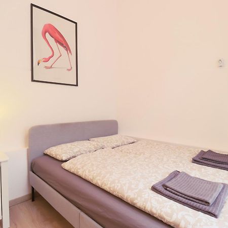 Joseph Boulevard Apartment - 3Bdr, 2Bath, 8Ppl Budapest Eksteriør bilde