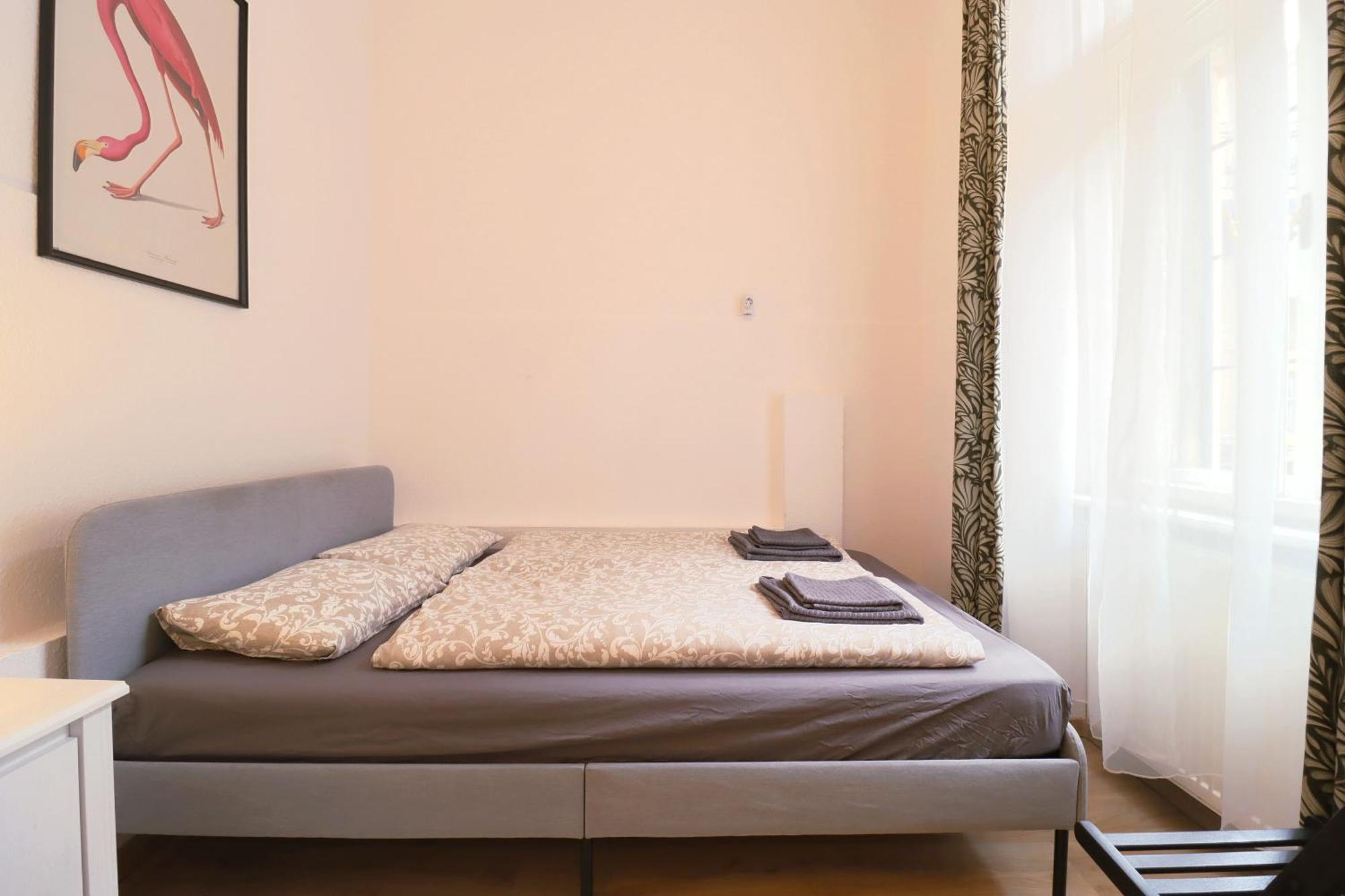 Joseph Boulevard Apartment - 3Bdr, 2Bath, 8Ppl Budapest Eksteriør bilde
